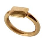 Rectangle ring in 18K Gold