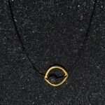 Κολιέ με Κυκλάκι από Επιχρυσωμένο Ασήμι και Χάντρα Λάβας